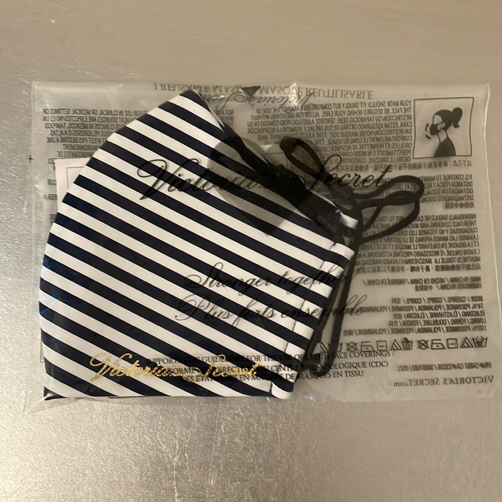 VICTORIA'S SECRET Reusable Face Masks - Picture 5 of 6